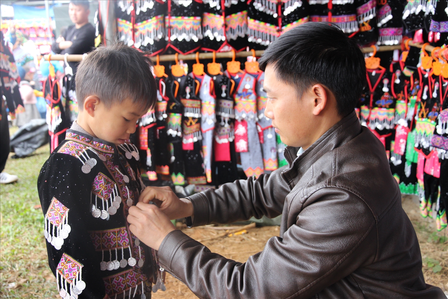 Rộn rã chợ phiên Cốc Ly cuối năm