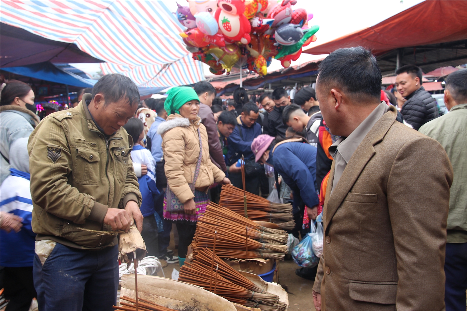 Rộn rã chợ phiên Cốc Ly cuối năm