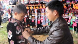 Rộn rã chợ phiên Cốc Ly cuối năm