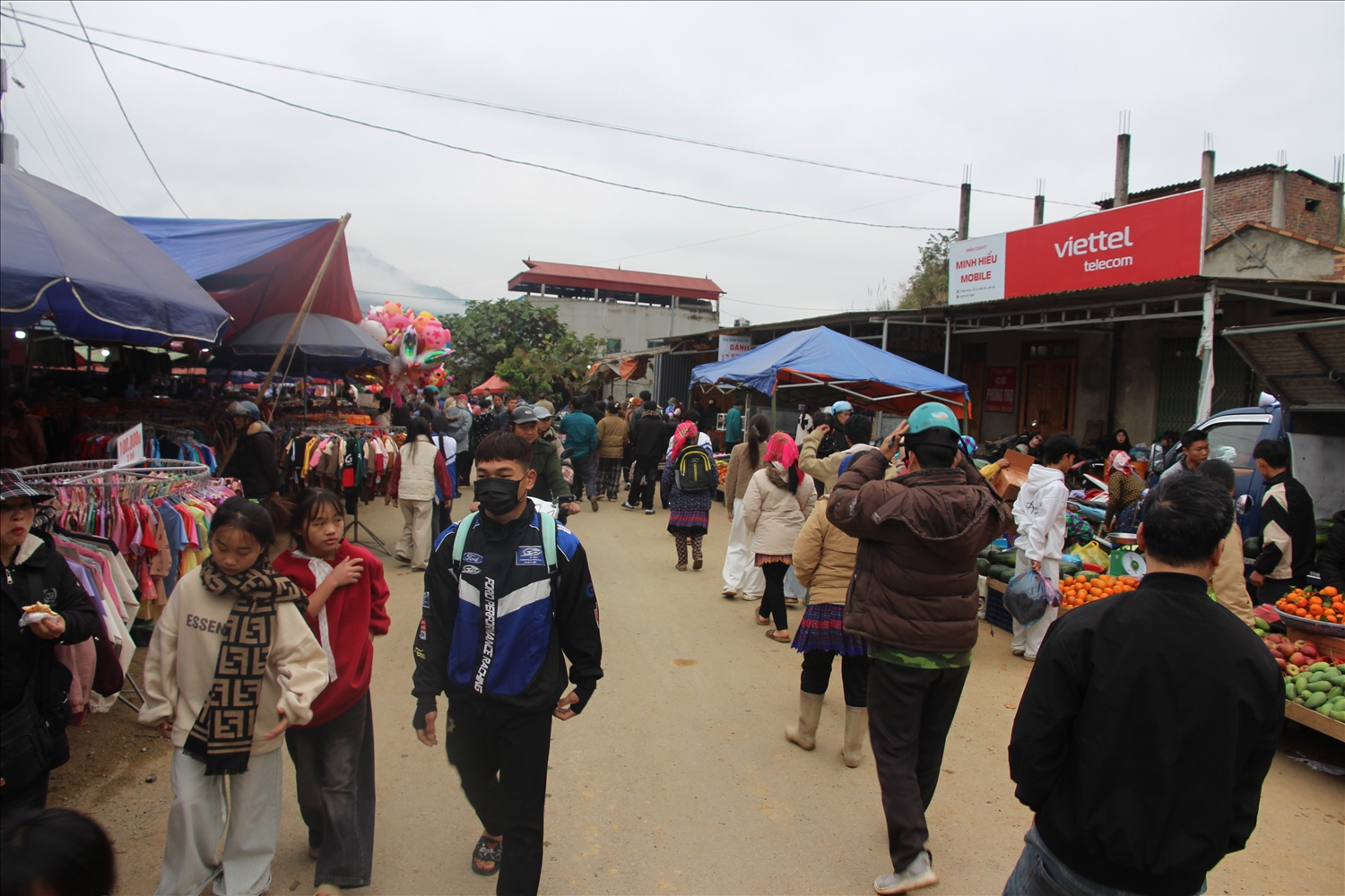 Rộn rã chợ phiên Cốc Ly cuối năm