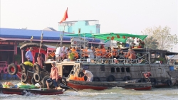 Tết đặc biệt ở chợ nổi Cần Thơ