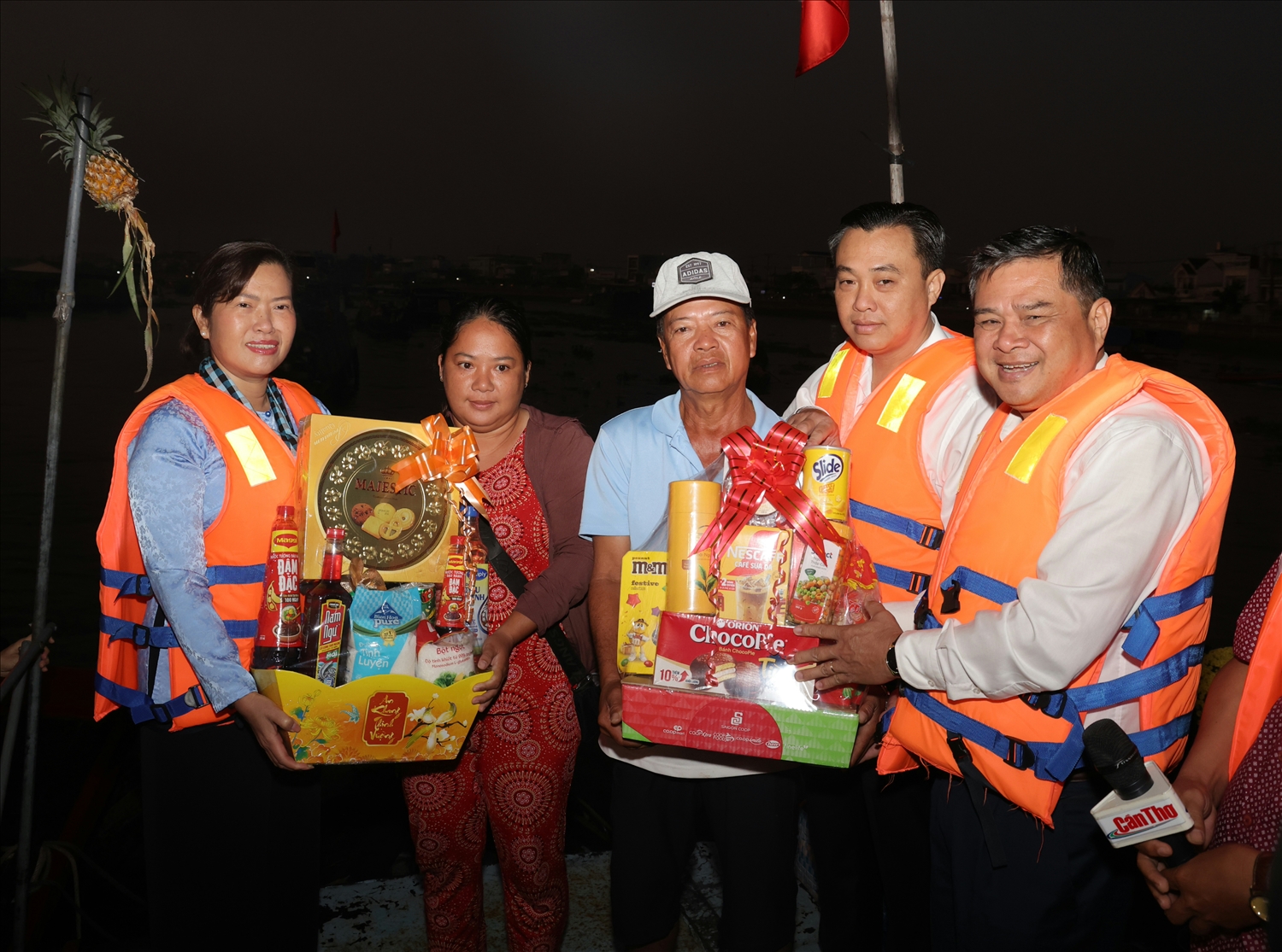 Tết đặc biệt ở chợ nổi Cần Thơ Tết đặc biệt ở chợ nổi Cần Thơ