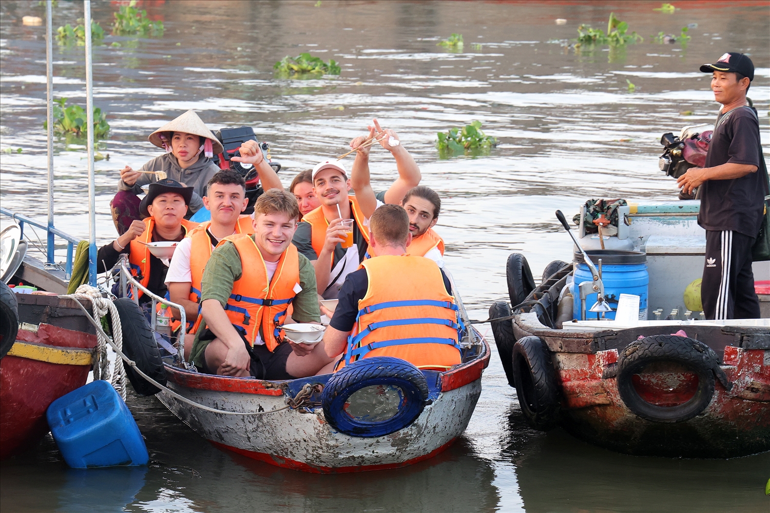 Tết đặc biệt ở chợ nổi Cần Thơ Tết đặc biệt ở chợ nổi Cần Thơ