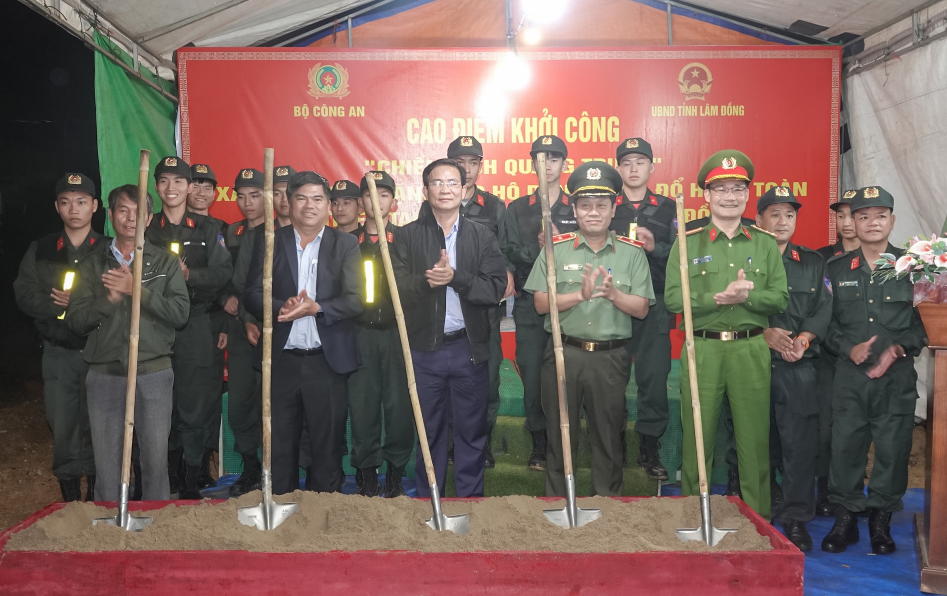 Lâm Đồng: Vì nhà dân cũng như nhà mình Lâm Đồng: Vì nhà dân cũng như nhà mình