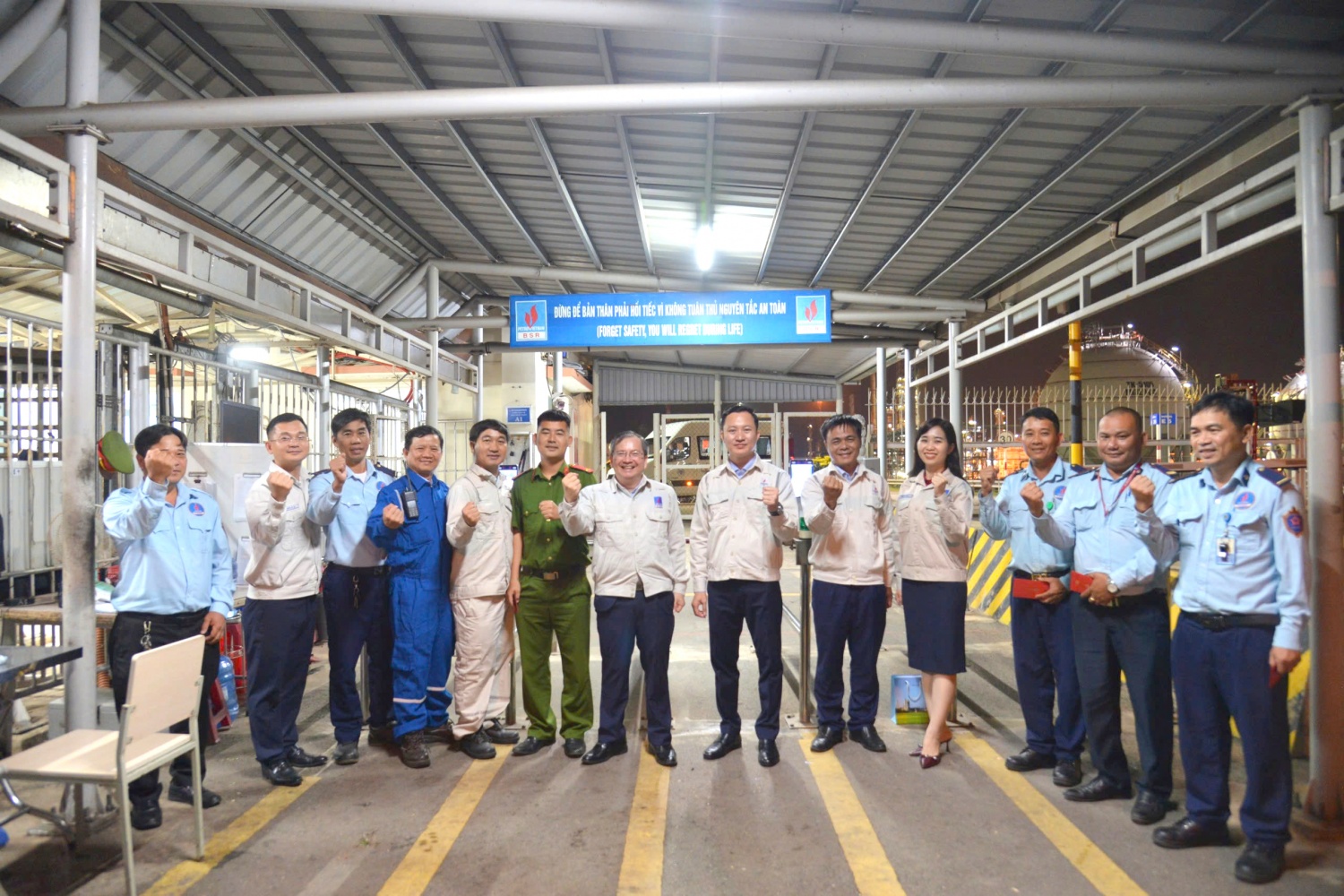 Người lao động BSR hăng say lao động ngày Tết vì dòng chảy năng lượng quốc gia Người lao động BSR hăng say lao động ngày Tết vì dòng chảy năng lượng quốc gia