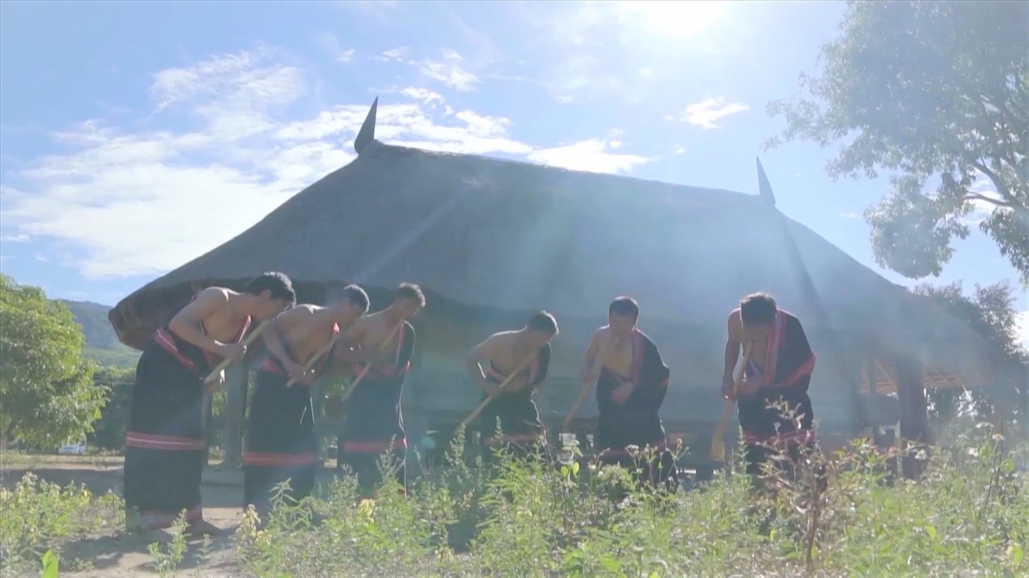 Đinh tút thì thầm gọi Xuân Đinh tút thì thầm gọi Xuân