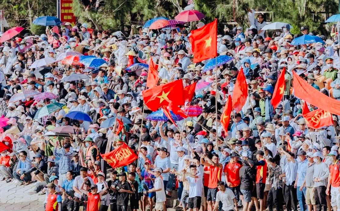 Lâm Đồng: Phú Quý rộn ràng hội đua thuyền đầu xuân