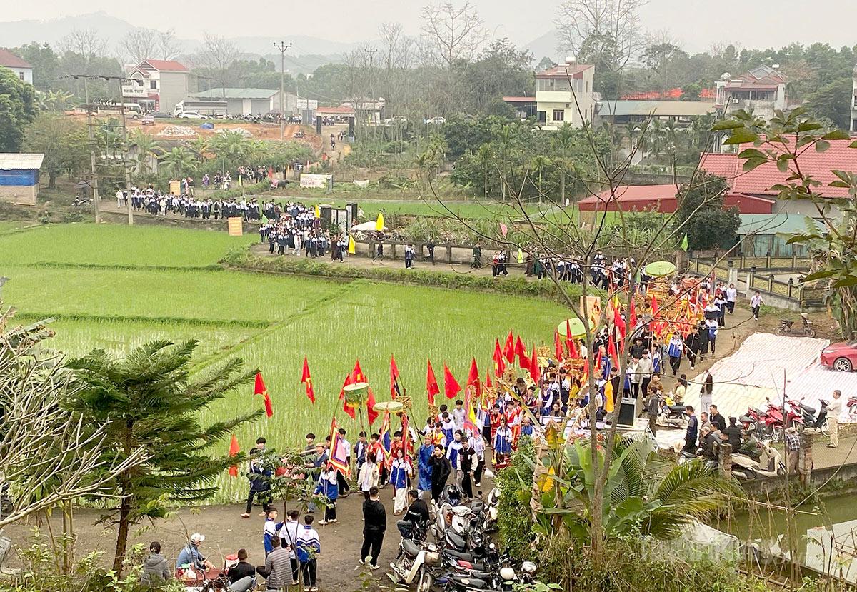 Tuyên Quang: Đông đảo nhân dân, du khách tham gia Lễ hội Đình Thọ Vực