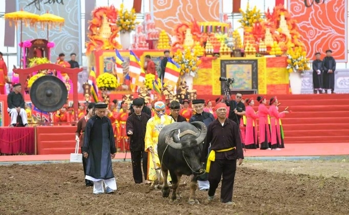 Về Đọi Sơn xem “vua đi cày” Về Đọi Sơn xem “vua đi cày”