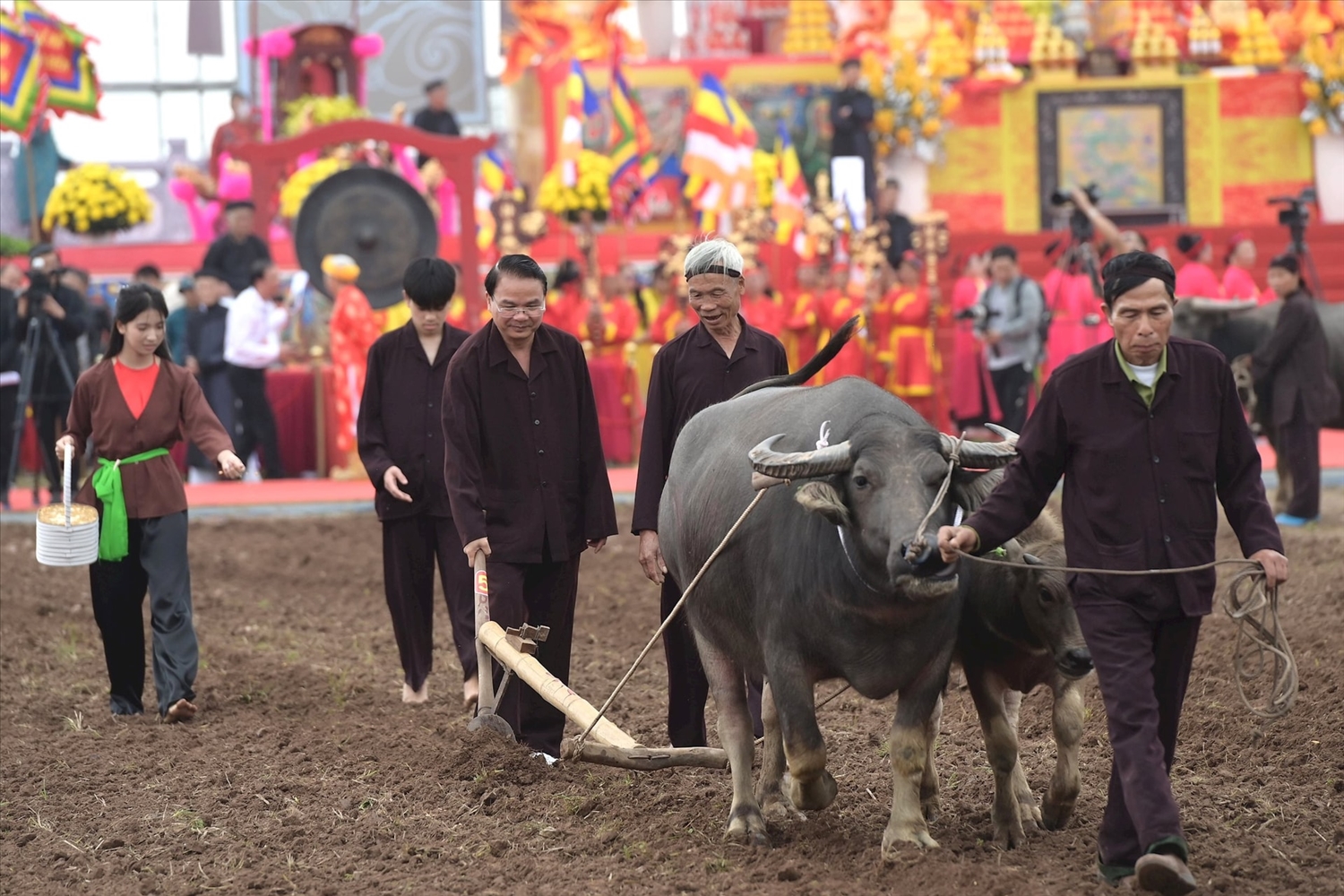 Về Đọi Sơn xem “vua đi cày” Về Đọi Sơn xem “vua đi cày”