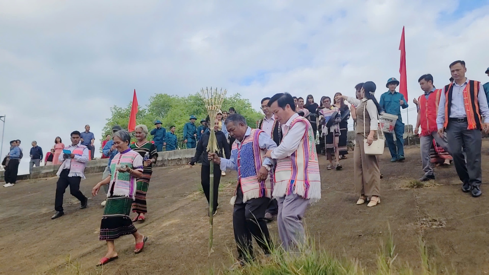 Lễ hội Cúng bến nước ở Lâm Đồng - Bảo vệ và giữ gìn cội nguồn của sự sống Lễ hội Cúng bến nước ở Lâm Đồng - Bảo vệ và giữ gìn cội nguồn của sự sống