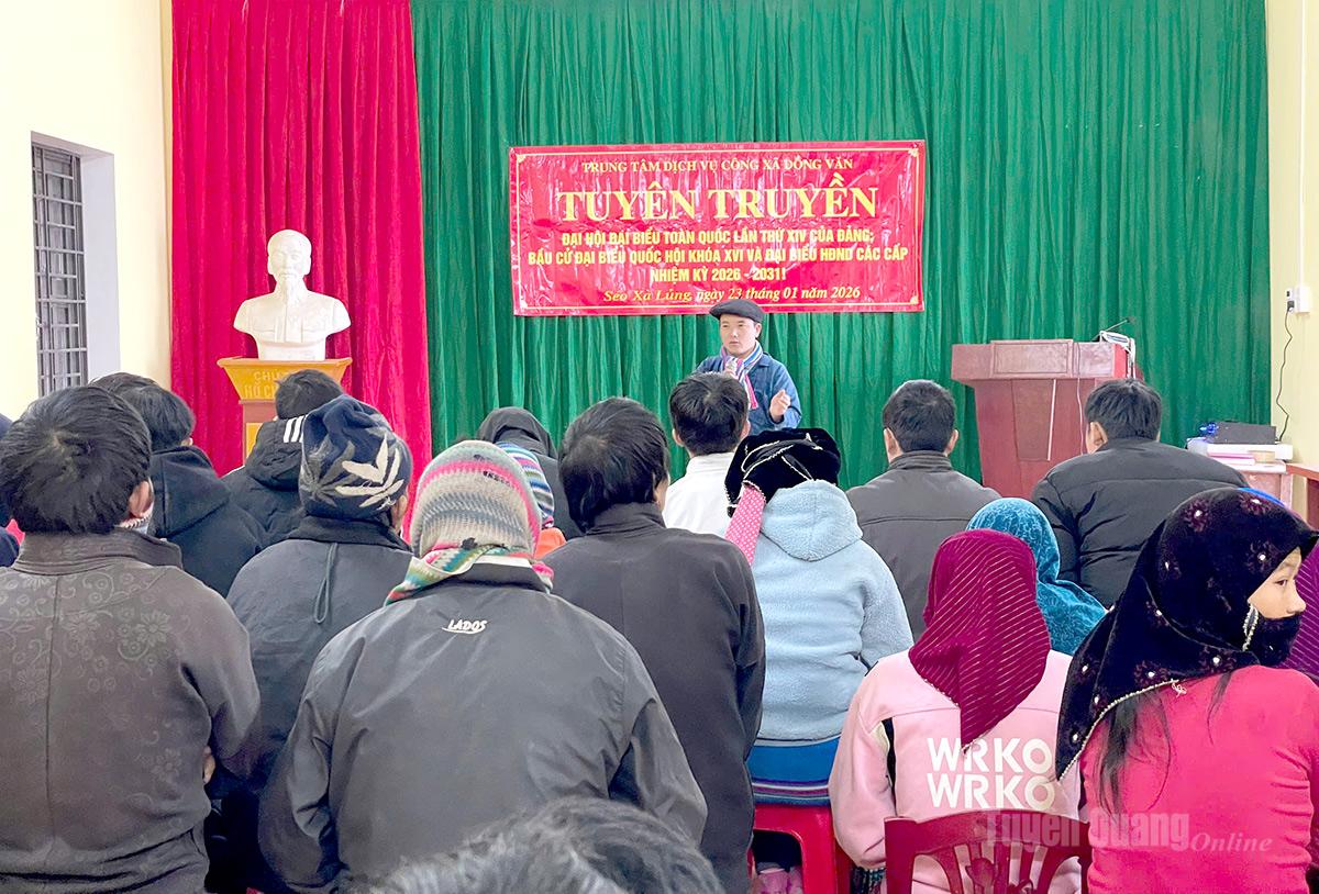 Tuyên Quang: Nỗ lực tuyên truyền bầu cử bằng tiếng Mông cho đồng bào tại xã Đồng Văn