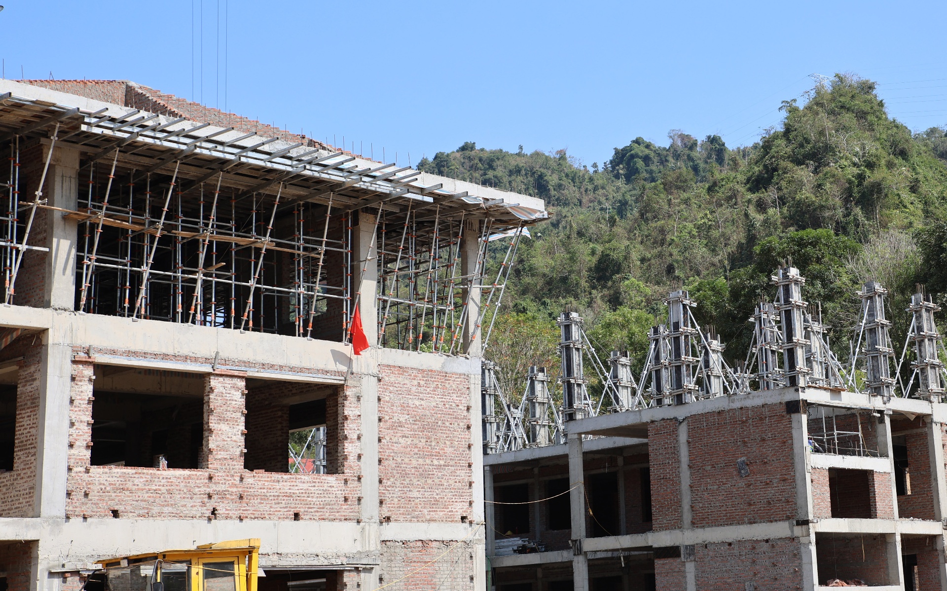 Lai Châu: Bí thư Tỉnh uỷ Lê Minh Ngân thăm, tặng quà công nhân nhân dịp xuân Bính Ngọ 2026