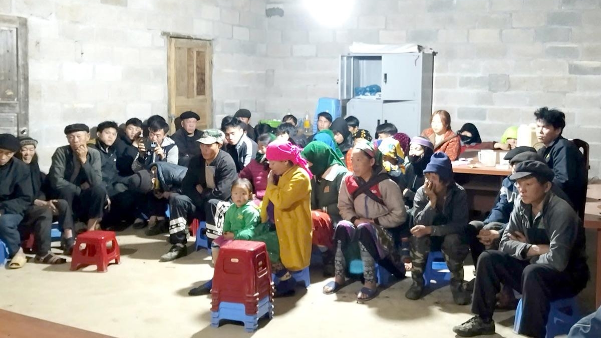 Tuyên Quang: Nỗ lực tuyên truyền bầu cử bằng tiếng Mông cho đồng bào tại xã Đồng Văn