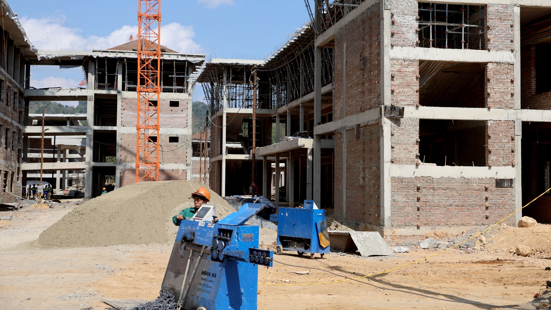 Lai Châu: Bí thư Tỉnh uỷ Lê Minh Ngân thăm, tặng quà công nhân nhân dịp xuân Bính Ngọ 2026