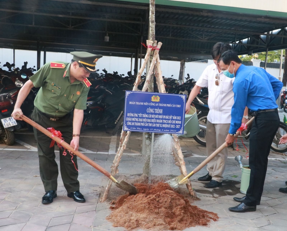 Công an TP Cần Thơ phát động “Tết trồng cây đời đời nhớ ơn Bác Hồ”