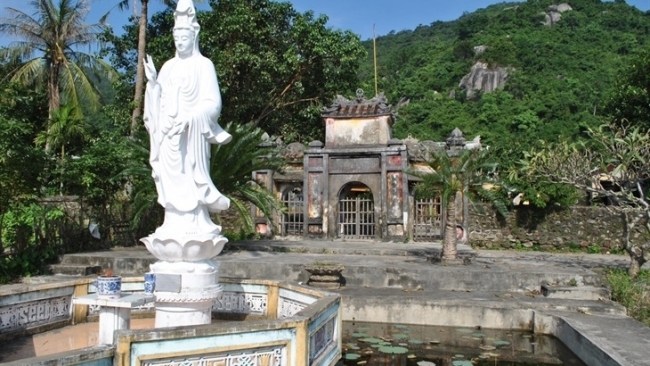 Chùa thiêng trên đảo Cù Lao Chàm