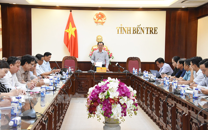 Phó chủ tịch UBND tỉnh Nguyễn Minh Cảnh phát biểu chỉ đạo tại cuộc họp.