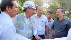 Bến Tre: Chủ tịch UBND tỉnh Trần Ngọc Tam kiểm tra tiến độ xây dựng dự án cầu Rạch Miễu 2