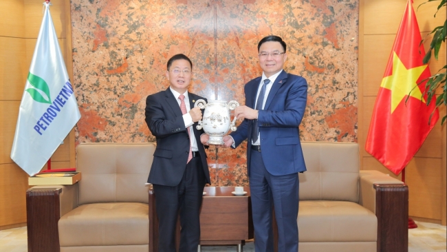 Chủ tịch HĐTV Petrovietnam Lê Mạnh Hùng tiếp lãnh đạo Tập đoàn Tư vấn công trình điện lực Trung Quốc (CPECC)