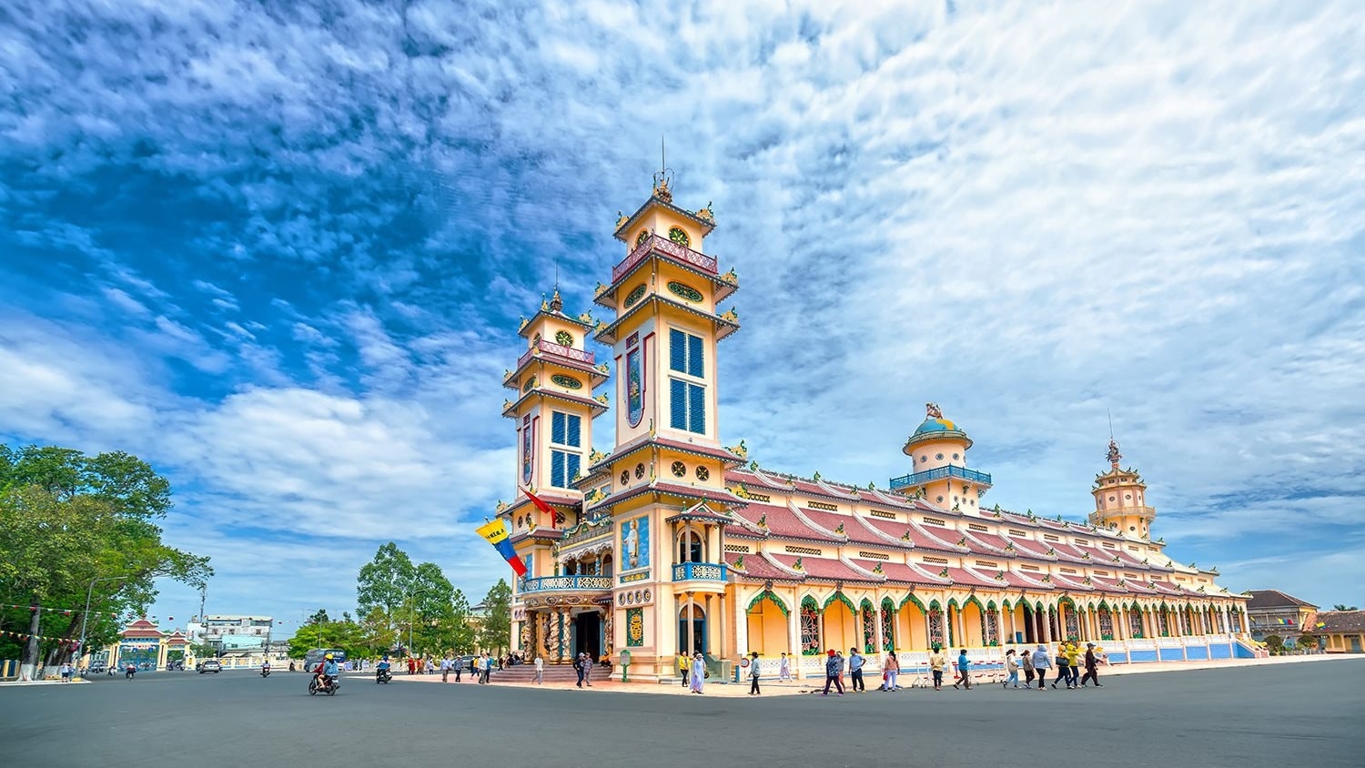 Kiến trúc độc đáo của Tòa thánh Tây Ninh