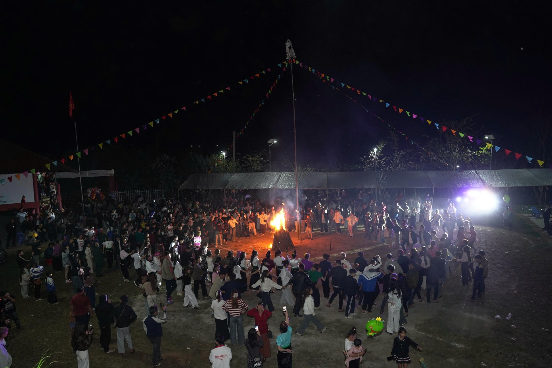 Lai Châu: Đầu Xuân về Tân Uyên vui hội Xòe Chiêng với đồng bào dân tộc Thái