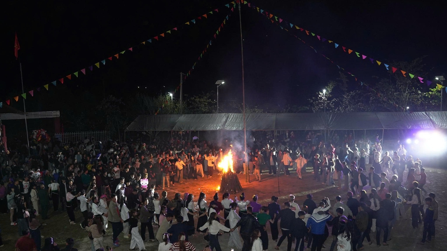 Lai Châu: Đầu Xuân về Tân Uyên vui hội Xòe Chiêng với đồng bào dân tộc Thái