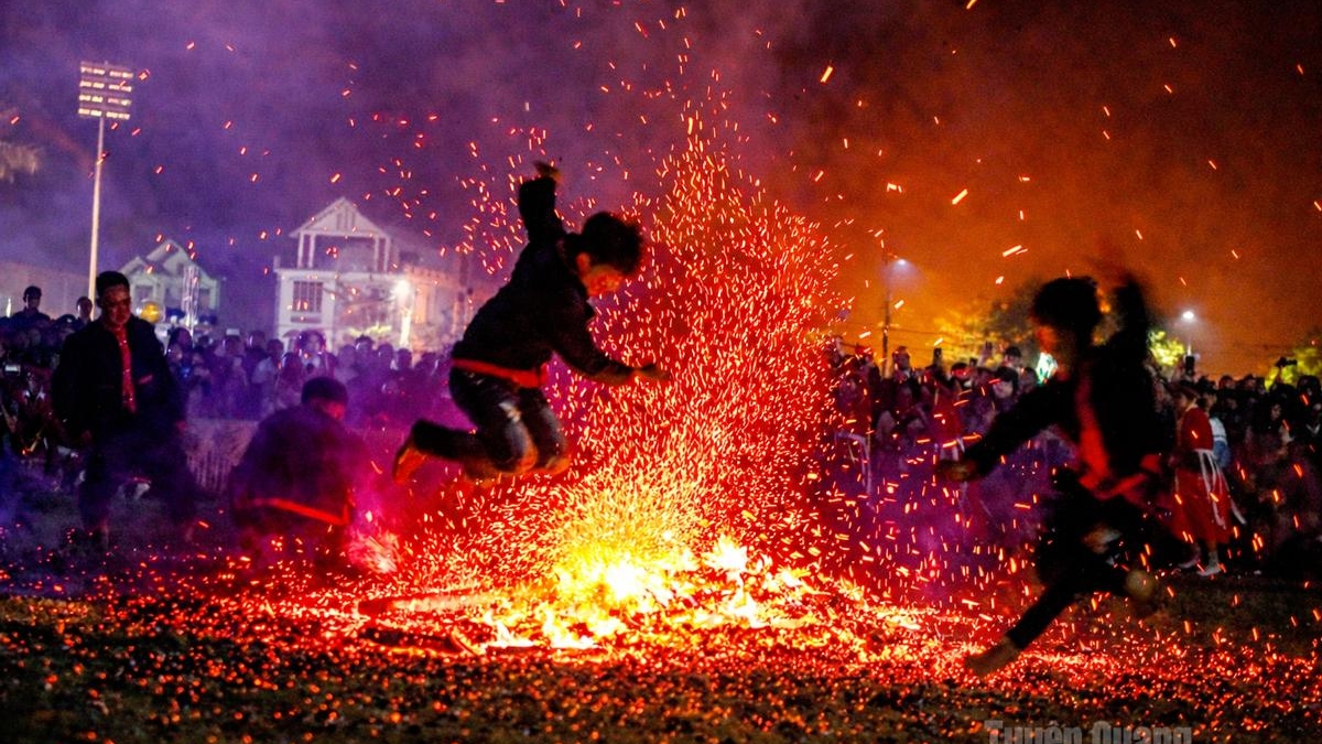 Tuyên Quang: Huyền bí Lễ nhảy lửa của người Dao Đỏ