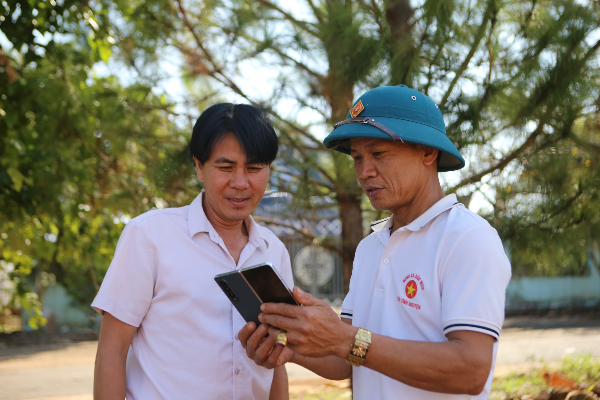 Lâm Đồng: Người uy tín “cầu nối” đưa thông tin bầu cử đến từng hộ dân ở Nhân Cơ