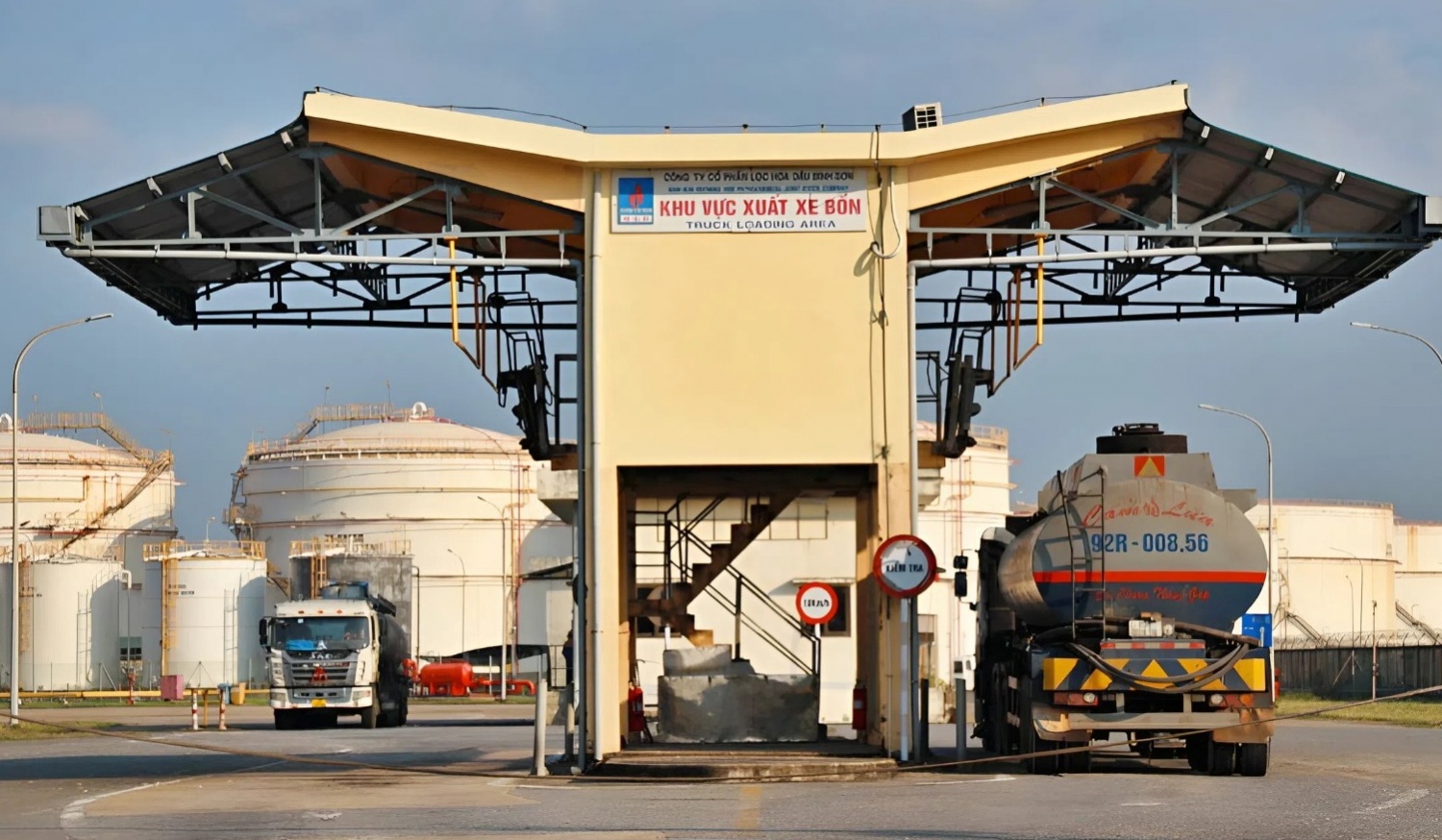 NMLD Dung Quất và Nghi Sơn vận hành với công suất cao để nguồn cung xăng dầu không bị gián đoạn