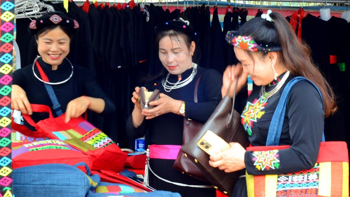 Tuyên Quang: Bộ trang phục cưới được gìn giữ hơn bảy thập kỷ