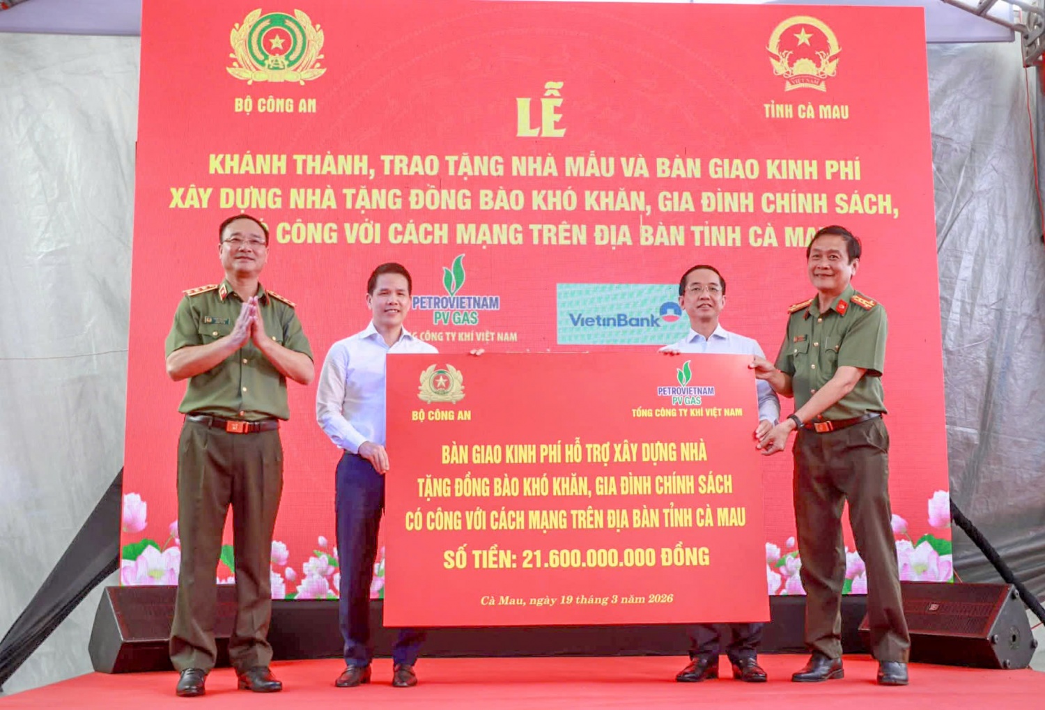 PV GAS đồng hành cùng Bộ Công an tặng 500 căn nhà cho đồng bào khó khăn, gia đình chính sách tại Cà Mau PV GAS đồng hành cùng Bộ Công an tặng 500 căn nhà cho đồng bào khó khăn, gia đình chính sách tại Cà Mau