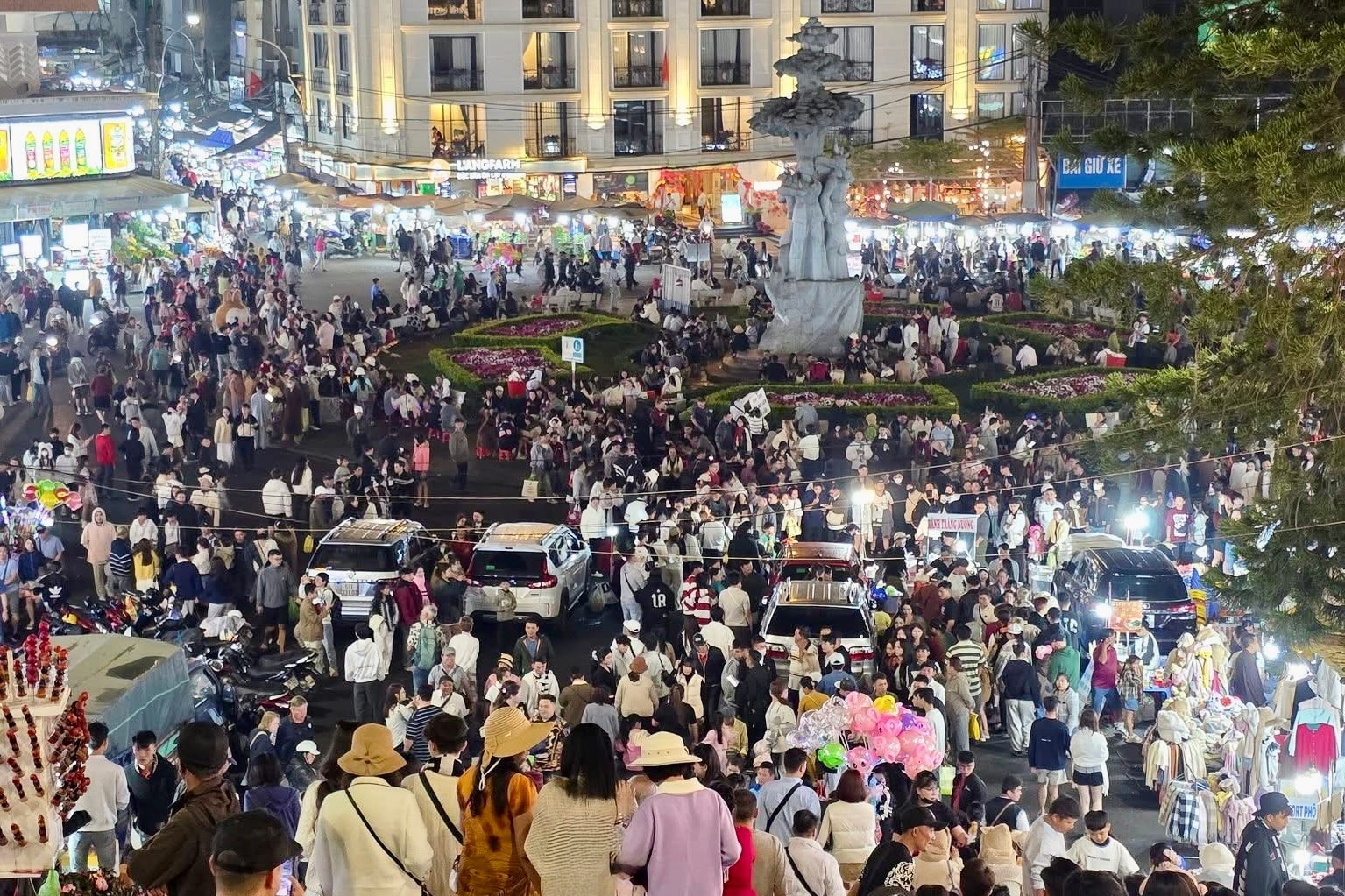 Khu vực dịch vụ bứt tốc, động lực tăng trưởng cho kinh tế Lâm Đồng Khu vực dịch vụ bứt tốc, động lực tăng trưởng cho kinh tế Lâm Đồng