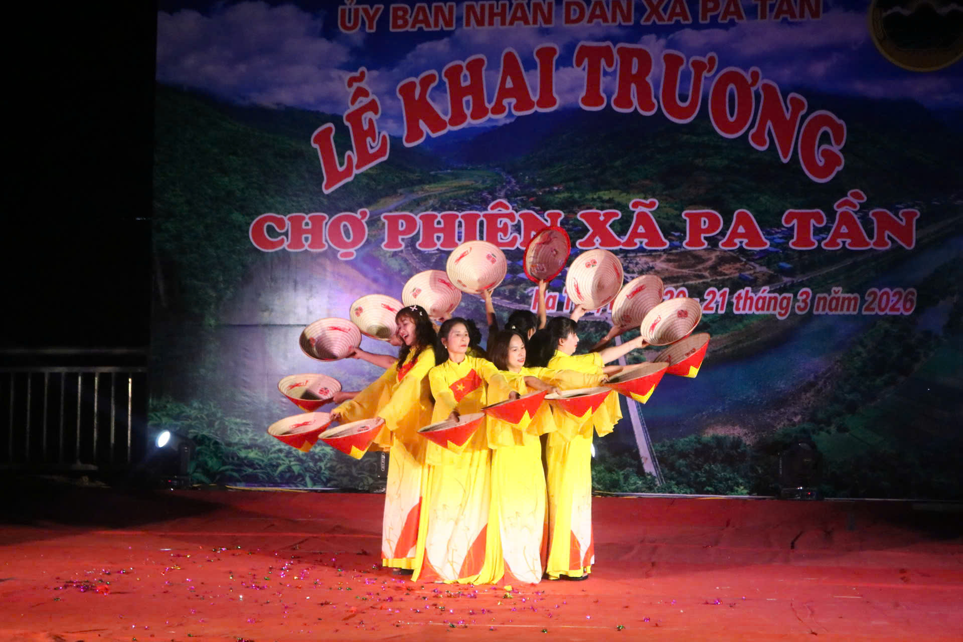 Lai Châu: Lễ khai trương Chợ phiên xã Pa Tần Lai Châu: Lễ khai trương Chợ phiên xã Pa Tần