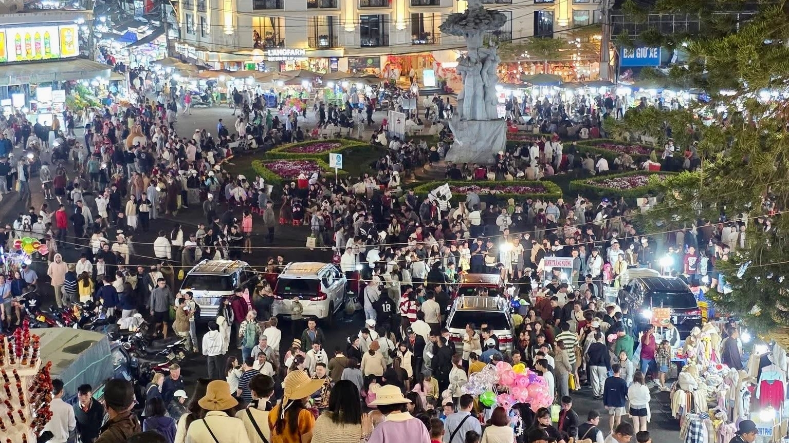 Khu vực dịch vụ bứt tốc, động lực tăng trưởng cho kinh tế Lâm Đồng