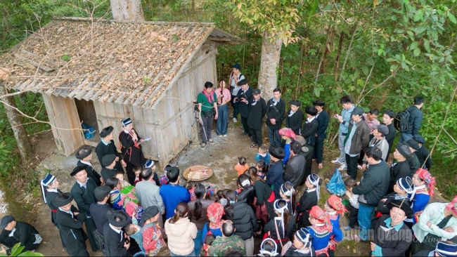 Tuyên Quang: Lễ cúng Nam Miều xã Tân Tiến và Lễ cúng Thần rừng tại xã Lùng Tám