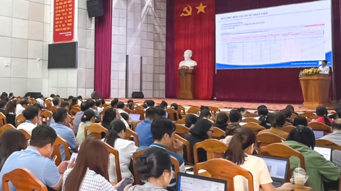 Lâm Đồng tập huấn hệ thống thông tin báo cáo cho gần 300 cán bộ cơ sở