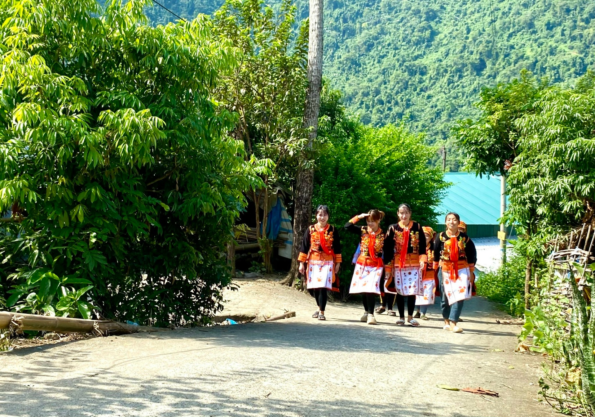 Lai Châu: Đồng bộ hạ tầng - đột phá từ sức dân Lai Châu: Đồng bộ hạ tầng - đột phá từ sức dân