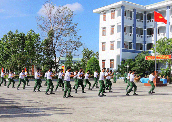 Tuổi trẻ Bộ đội Biên phòng Cà Mau bám dân giữ biển