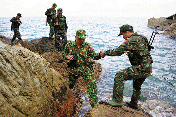 Tuổi trẻ Bộ đội Biên phòng Cà Mau bám dân giữ biển