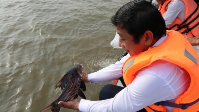 Cần Thơ: Thả cá tái tạo nguồn lợi thủy sản trên sông Hậu