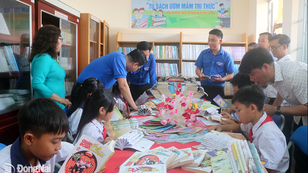 Đồng Nai: Sinh viên vì biển, đảo quê hương