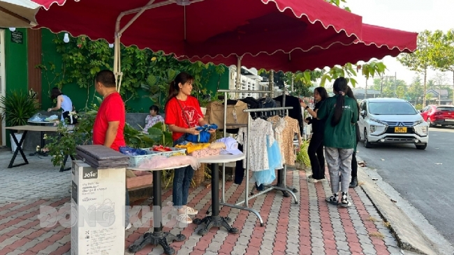 Bến Tre: Phiên chợ mua, bán bằng “tiền dừa”