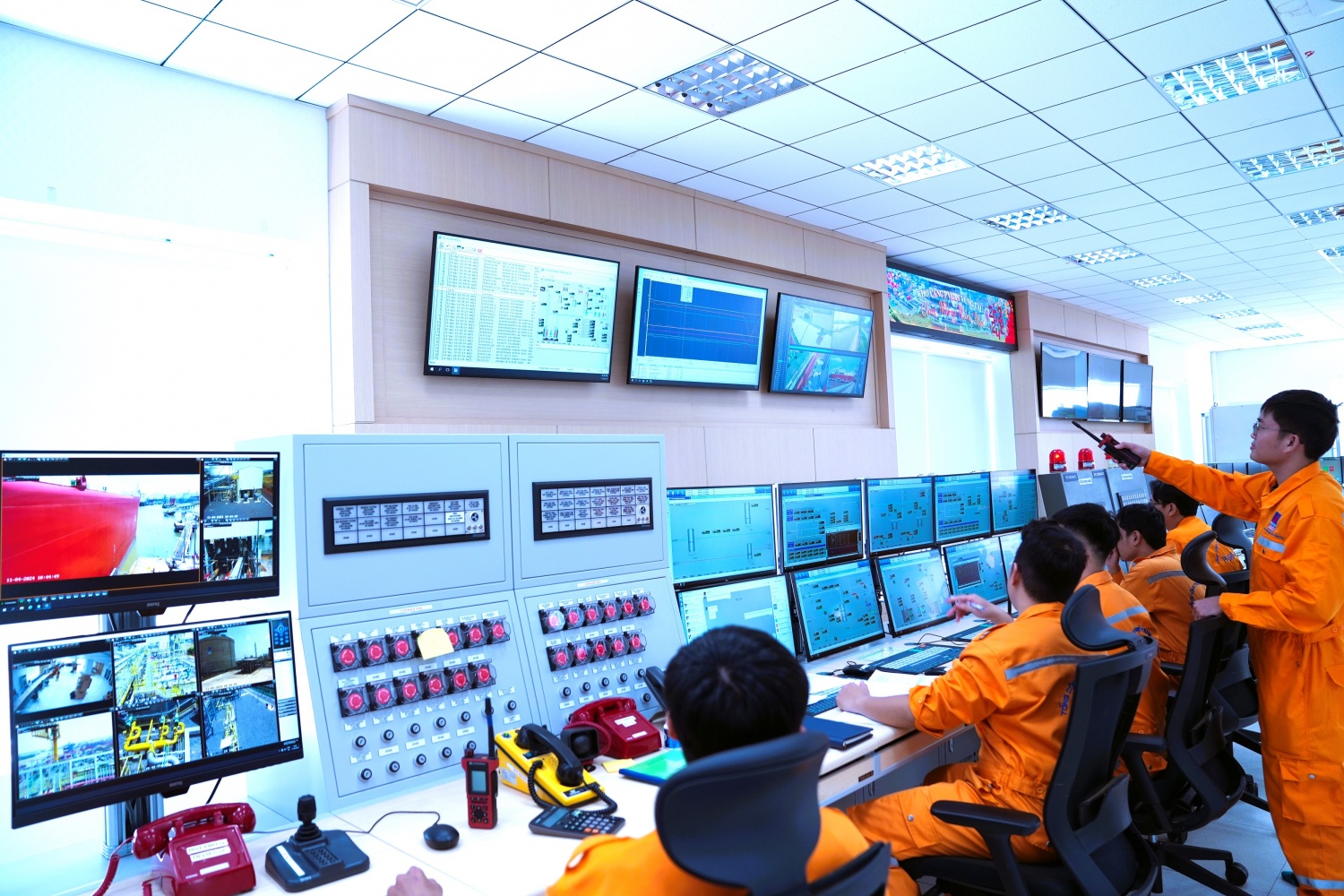 CBCNV PV GAS tại phòng điều khiển trung tâm Kho LNG Thị Vải