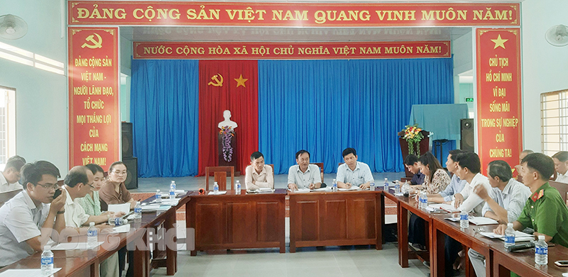 Quang cảnh buổi kiểm tra tại các xã huyện Thạnh Phú.