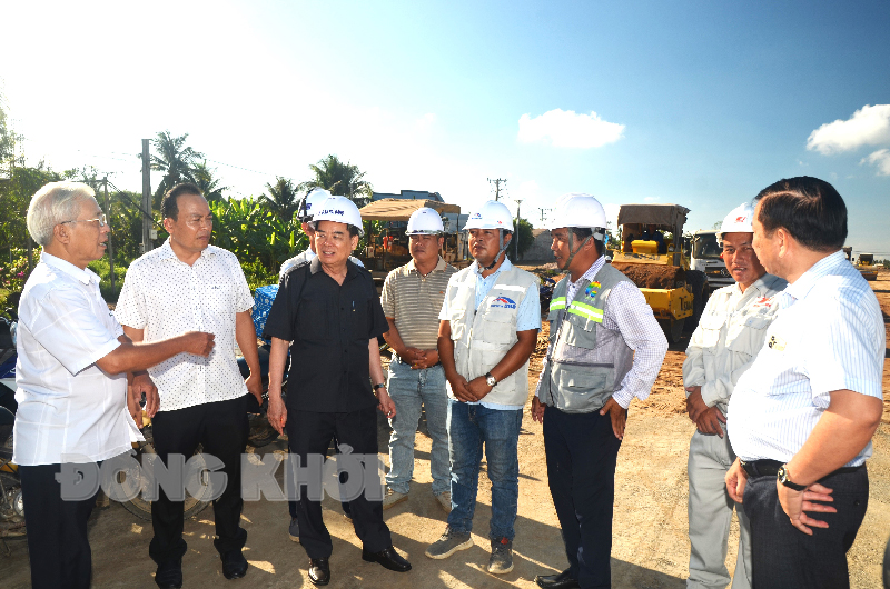Bến Tre: Chủ tịch UBND tỉnh Trần Ngọc Tam thăm công nhân cầu Rạch Miễu 2