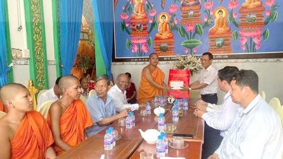 Lãnh đạo thành phố chúc mừng Tết cổ truyền Chôl Chnăm Thmây của đồng bào dân tộc Khmer