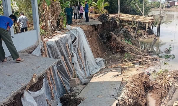 Cần Thơ: Sạt lở ven sông xã Nhơn Mỹ, nhấn chìm 1 nhà dân