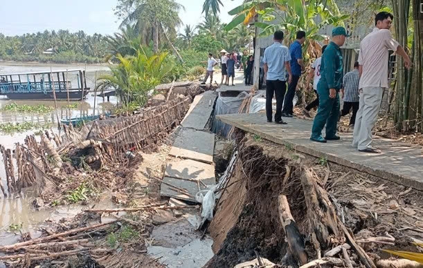 Cần Thơ: Sạt lở ven sông xã Nhơn Mỹ, nhấn chìm 1 nhà dân
