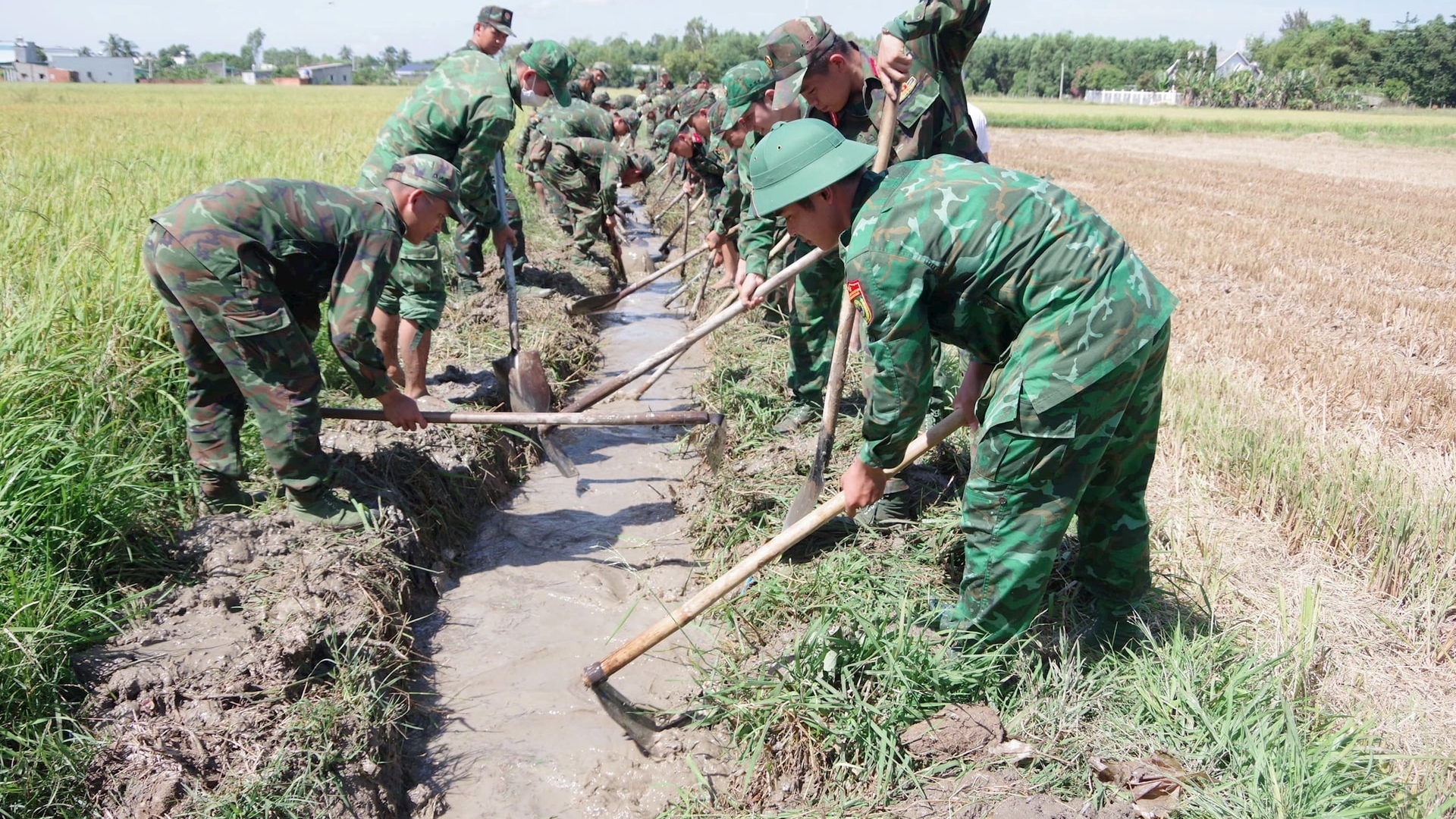 Lâm Đồng tăng cường xây dựng thế trận an ninh nhân dân...